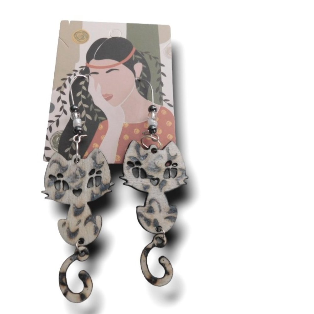 unique earring kitty